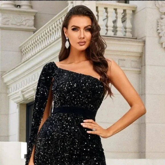 Elegant Black velvet and sequin gown
